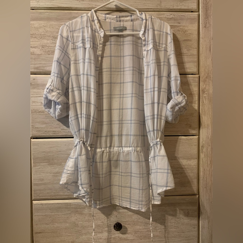 Delia’s Button Down White & Blue; M